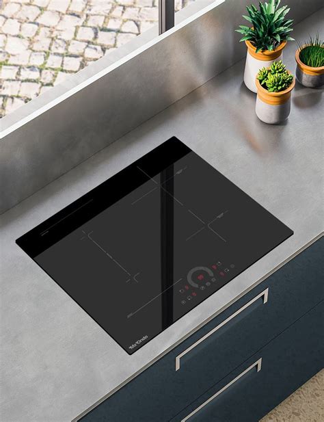 Placa de inducción moderna con zona flexible y accesorios de cocina