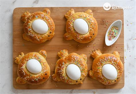 Monas de Pascua doradas y listas para comer