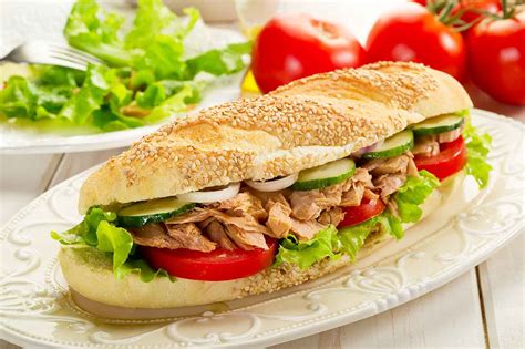 Ingredientes para un bocadillo de atún
