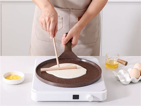 Proceso de cocción de una crepe fina en sartén antiadherente