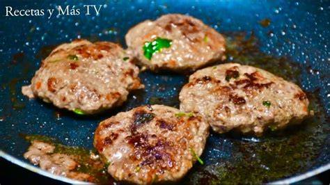 ingredientes frescos para preparar tortitas de carne