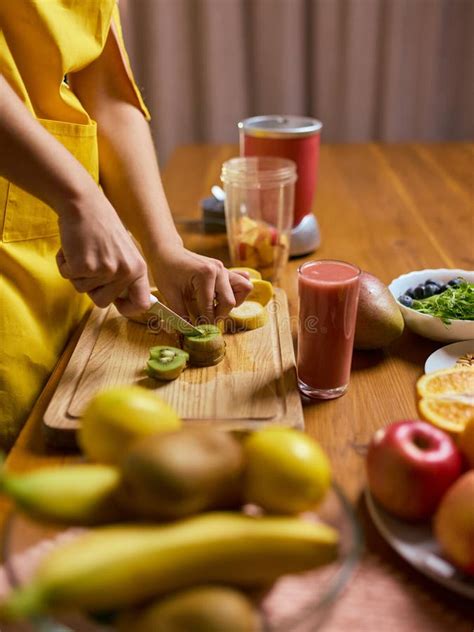 Ingredientes frescos para un batido saludable