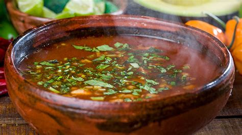 Ingredientes frescos para el consomé de barbacoa
