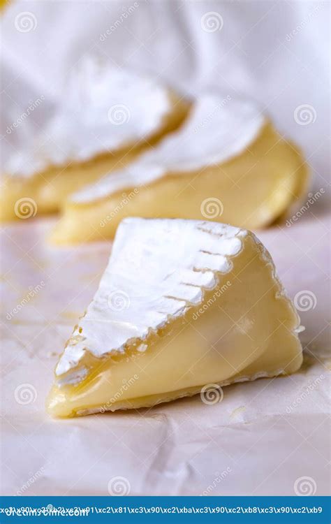 Rodajas de queso Camembert