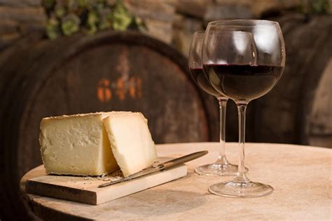 Vino tinto y queso manchego