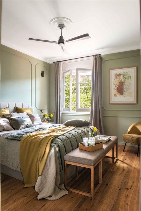 Habitación decorada con salmón y verde