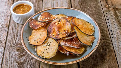 Chips de berenjena dorados