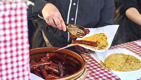 Puesto de talos con txistorra en una feria vasca