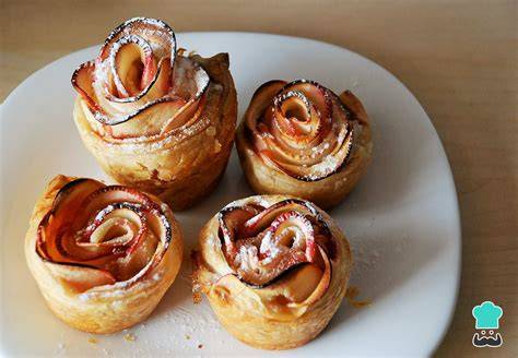 Rosas de hojaldre con jamón y manzana