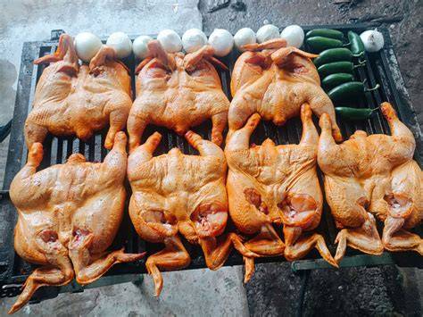 Pollos asados jugosos y dorados