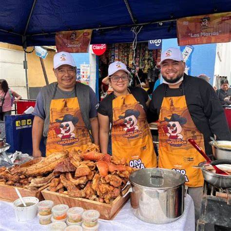 Escenario con artistas nacionales en la Feria del Chicharrón