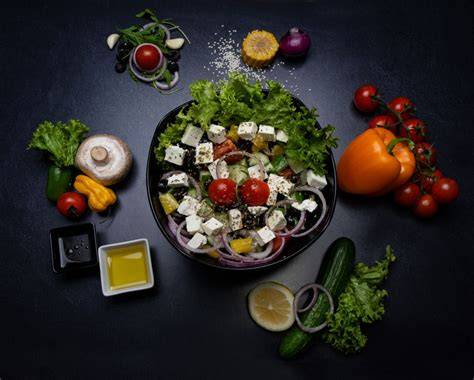 Ingredientes frescos para ensalada griega