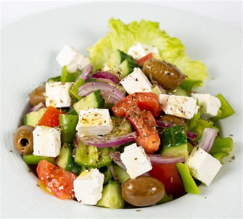 Ensalada de lechuga, rúcula y queso feta con vinagreta