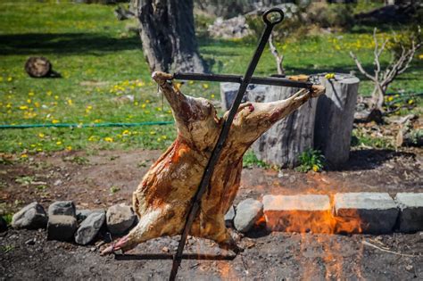 Cordero al palo, asado tradicional de Chile