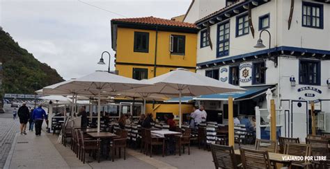 Vista de Cudillero con restaurantes