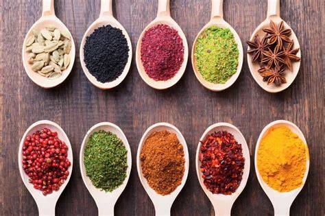 Variedad de especias para adobar