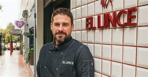 Chef Javi Estévez preparando lentejas