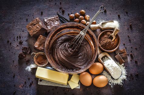 Massa de bolo de chocolate sendo preparada