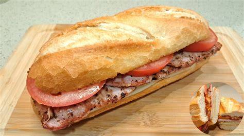 Bocadillo de cerdo con tomate