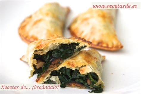 Empanadillas de espinacas, queso de cabra y nueces