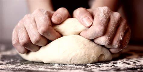 Proceso de amasado de la masa para empanadas