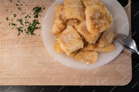 Preparación de merluza en trozos para freír