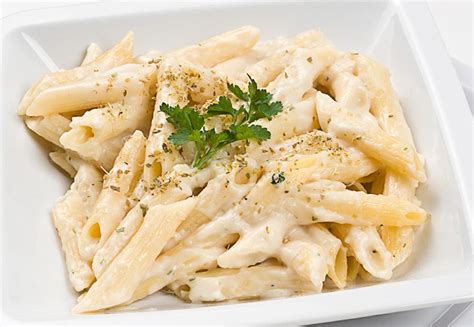 Plato de Penne Gratinate Quatro Formaggi