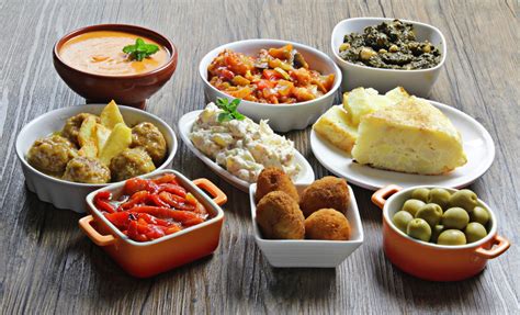 Tapas variadas en un restaurante español