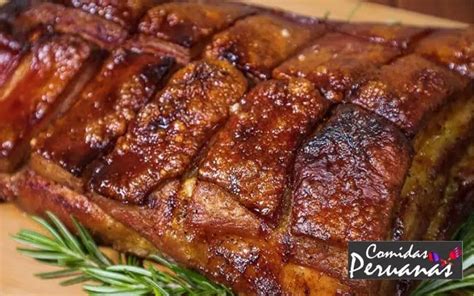 Chancho al horno con adobo oscuro y jugoso