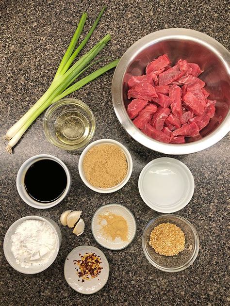 Ingredientes frescos para carne mongoliana