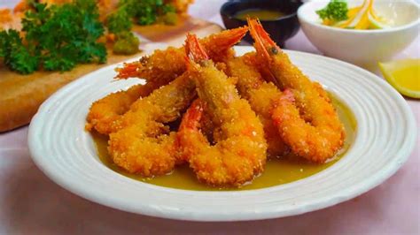 Proceso de empanizado de camarones