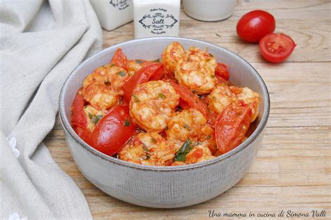 Gambas frescas y tomates cherry