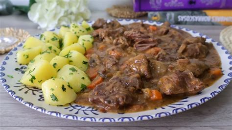 Plato de llana de ternera guisada