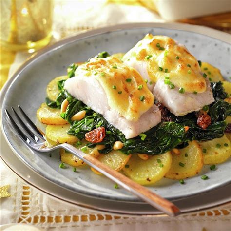 Merluza gratinada con muselina de gambas