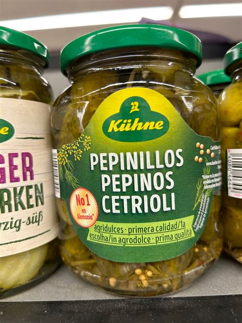 Variedad de cortes de pepinillos para freír