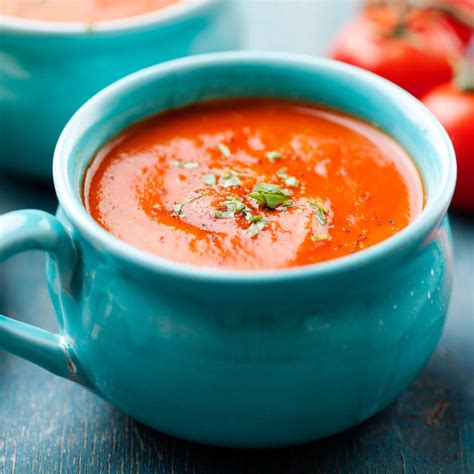 Plato de sopa de tomate extremeña servida