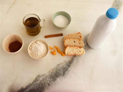Ingredientes básicos para gachas dulces: harina, leche, azúcar, limón, canela, anís, aceite