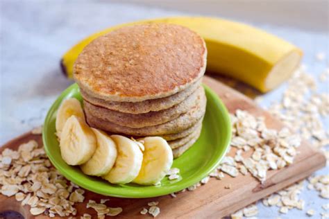 Plátano maduro y copos de avena para tortitas
