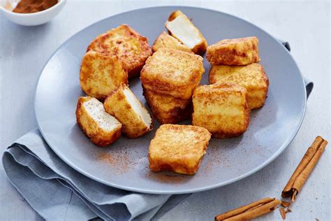 Leche frita dorada y azucarada