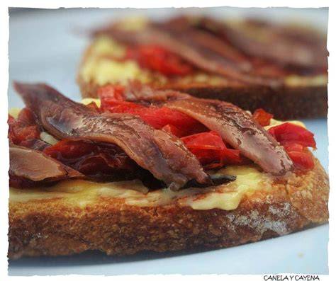 Tostada con alioli, sardina anchoada y pimiento asado