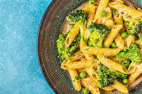 Ingredientes para pasta con brócoli y ajo