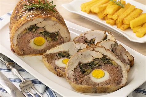 tabla con ingredientes del relleno de pollo