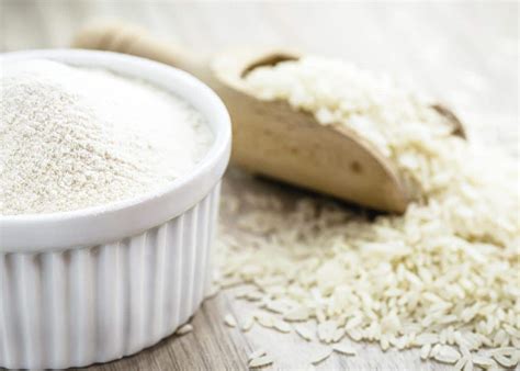 Harina de arroz escaldada formando masa elástica