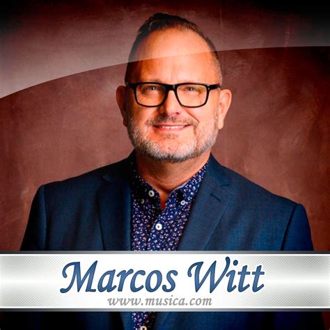 Marcos Witt joven estudiando música y teología