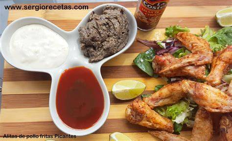 Diferentes tipos de salsas para acompañar alitas