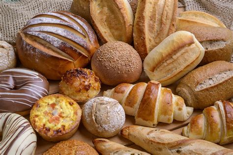 Diversos tipos de pan artesanal para tostadas