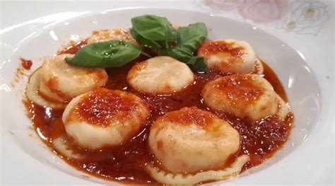 Montaje de sorrentinos caseros