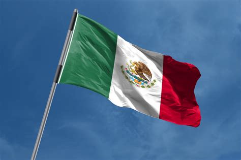 Bandera de México ondeando