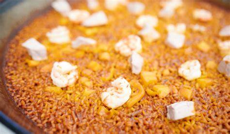 detalle de los ingredientes pelados para arroz del señoret