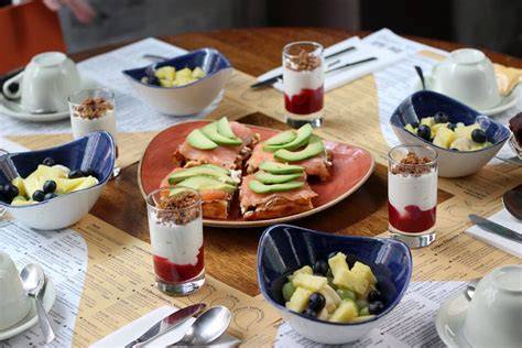 Menú de brunch de Eh Voilà! Valladolid con variedad de platos dulces y salados